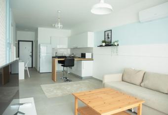 Modern Pool View Studio Apartment in Caesar Resort & SPA, Long Beach allows 18 year olds to book a room