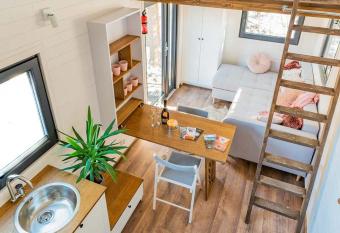 Tiny House w Camp Gor  cy Potok has Balcony rooms