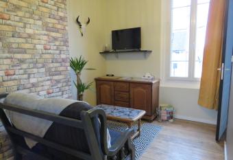 chez Stella allows 18 year olds to book a room