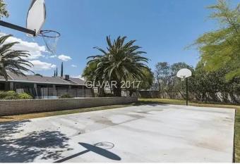 Luxury Home with private pool and full size basketball court allows 18 year olds to book a room