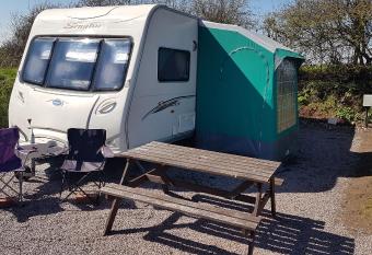 Lovely caravan near Notts and Newark allows 18 year olds to book a room