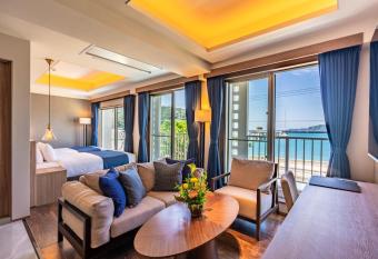                          has rooms with a private hot tub