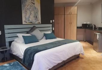 Cowrie Lodge at Cove Rock Country Estate allows 18 year olds to book a room