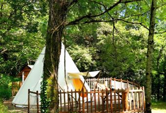 Le tipi    Marie, d  connectez- vous !!! has Balcony rooms