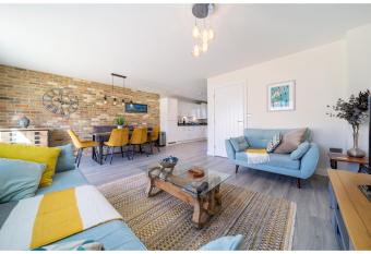 Pass the Keys 4 Bedroom Family Escape Near Padstow Newquay has Balcony rooms