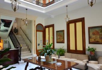 Nuevo Hotel allows 18 year olds to book a room