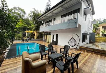 The Old Stable has Smoking rooms