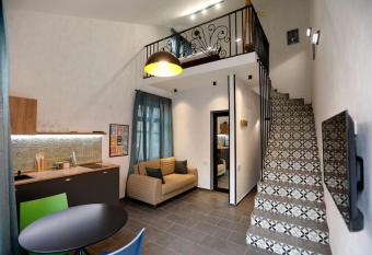 Cozy Apartment in a very heart of Old Tbilisi allows 18 year olds to book a room