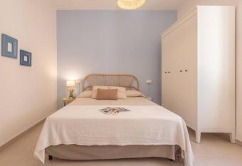 BILOCALE PONTICELLO SUL MARE, a 50 metri dalla spiaggia has Balcony rooms