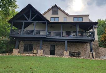 Sunset Oasis at Watts Bar Lake has Balcony rooms