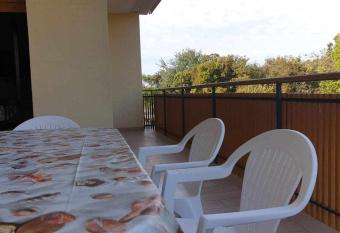 Tirrenia Appartamento Pineta allows 18 year olds to book a room