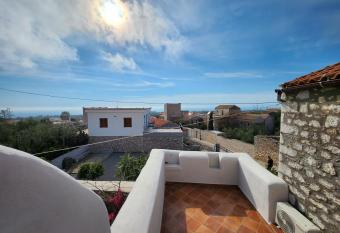 Myrto s Luxury Rooms has Balcony rooms