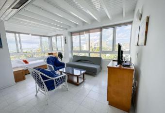 Apartamento Coral Bay allows 18 year olds to book a room