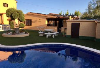 Casa L Escala 30 allows 18 year olds to book a room