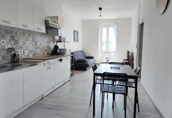 Bel appartement centre ville. allows 18 year olds to book a room