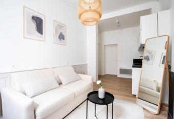 Le Montesquieu allows 18 year olds to book a room