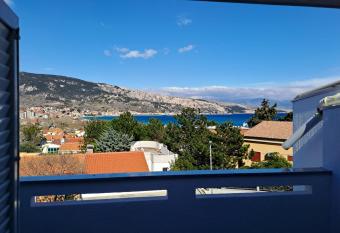 Apartment Zarok 2 has Balcony rooms