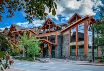 Canmore Condo! has Balcony rooms