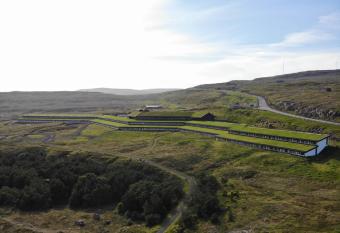 Hotel F  royar allows 18 year olds to book a room