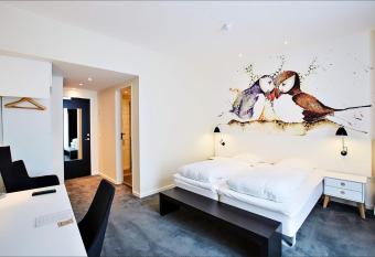 Hotel Hafnia allows 18 year olds to book a room