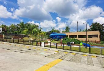 Encantador y bien ubicado apto. has Balcony rooms