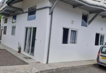 Laure h  bergement allows 18 year olds to book a room