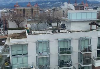 keeferplace apartment has rooms with a private hot tub