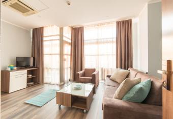 Balkan Hotel Garni has Smoking/Balcony rooms