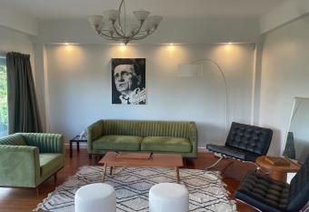 CBD Apartment, River View has Balcony rooms