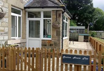 Station House Self Catering, Catton allows 18 year olds to book a room