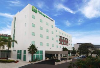 Holiday Inn Express Guadalajara Iteso, an IHG Hotel allows 18 year olds to book a room