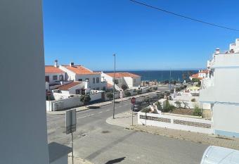 Alojamento Sudoeste allows 18 year olds to book a room