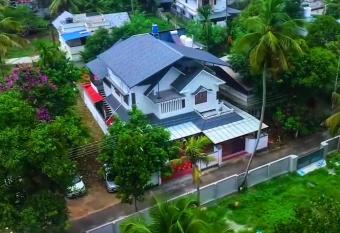 Woodenly Heaven has Balcony rooms