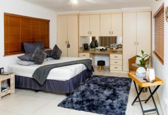 The Little Gem has Balcony rooms