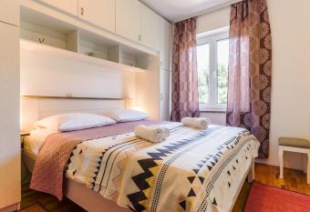 Garden View Apartment allows 18 year olds to book a room