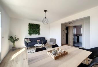 AppartementT5 - Parking gratuit - Tr  s belle vue allows 18 year olds to book a room