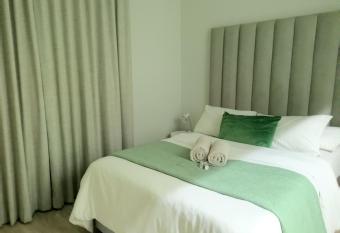 Private Room inside the house allows 18 year olds to book a room