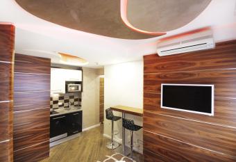 Apartments Belgrade has rooms with a private hot tub