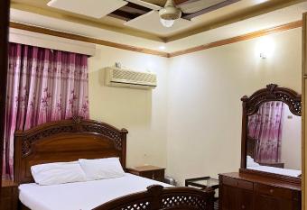 Islamabad Mona s Lounge has Smoking rooms