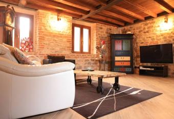 Villa Maria has Balcony rooms