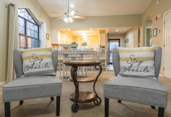 2BR Penthouse Condo - 2 Pools - Close to the Strip - FREE TICKETS INCLUDED - FHC-24 has rooms with a private hot tub