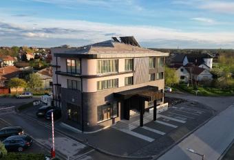 HOTEL GRACIAN has Balcony rooms