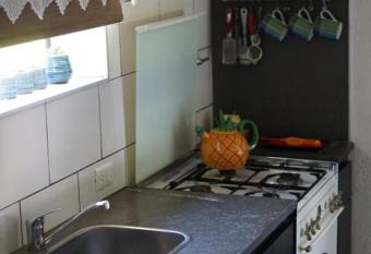 Ranchito- casita de huespedes allows 18 year olds to book a room