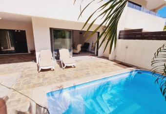 Anna Villa Flic en Flac! 9 Pers-5 min de la plage has Balcony rooms