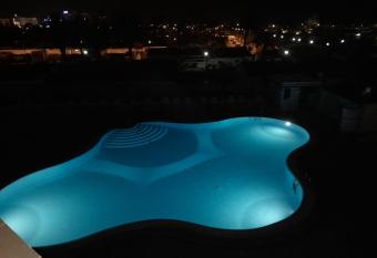 Locke apartments playa del ingles next to yumbo center,Cita Shopping center,and dunes of Maspalomas allows 18 year olds to book a room