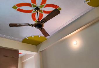 Shree Ram Athiti Bhawan has Smoking/Balcony rooms