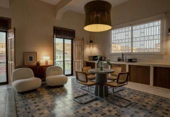 Narrativ Lofts - Numen - Stylish Hideaway has Balcony rooms