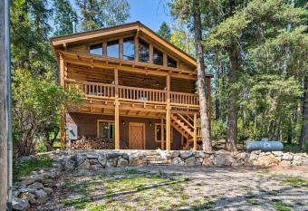 Bear Paw Cabin has Balcony rooms