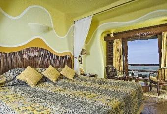 SERENA AIR B2B has Smoking/Balcony rooms