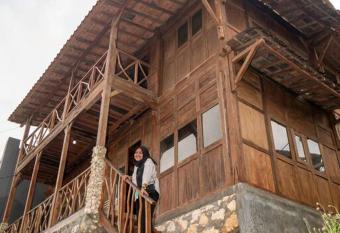 Villa Watu kodok - Villa Located Close to The Beach has Balcony rooms